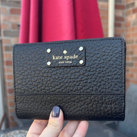 Kate Spade Bay Street Stacy Black Pebbled Leather Bi-Fold Compact Wallet - Picture 5 of 8